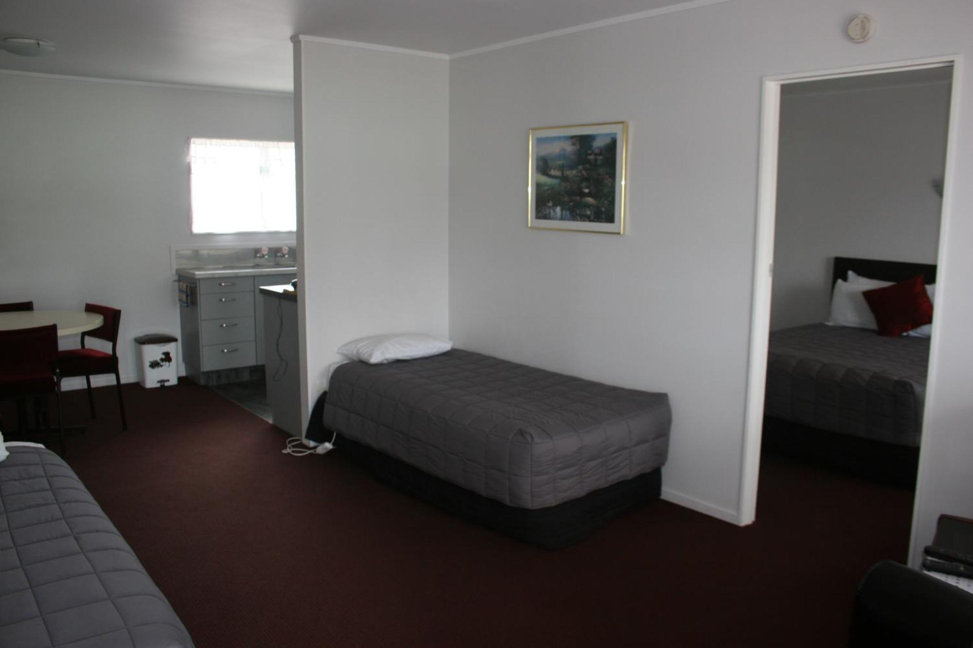 Burgundy Rose Motel Whangarei Eksteriør billede